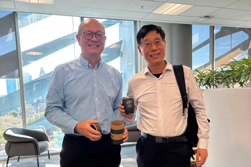 Distinguished Professor Qing-Long Han Visits ISSERC to Foster International Research Collaboration